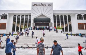 ޑިއުޓީ ޓޭބަލަށް އެރި އޮޅުމަކުން އިސްލާމީ މަރުކަޒުގައި ރޭ ފަތިސް ނަމާދު ބަންގި ނުގޮވާ!