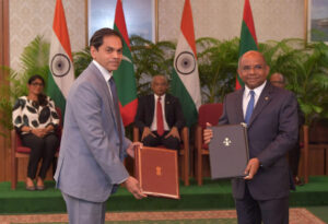 މިޑިއާތަކުން ދޭދޭ ޤައުމުތަކާއި، ޑިޕްލޮމަޓުންނާއި ގުޅޭގޮތުން، ހަގީގަތާއި ޚިލާފްވާހަކަ ނުދެއްކުމަށް ގޮވާލައިފި