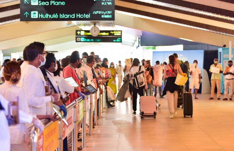 ވަގު ބުކިންތަކެއްގައި އެތެރެވާން މަސައްކަތްކުރި 200 އަށްވުރެ ގިނަމީހުން ހިފަހައްޓައިފި