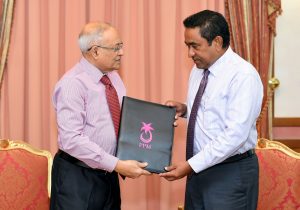 ޖަލު ހުކުމެއްގައި ހުއްޓާ، ޔާމީނަށް އިންތިޚާބުގައި ވާދަކުރެވިގެން ނުވާނެ: މައުމޫން