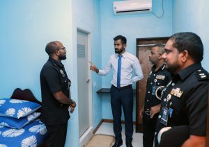 2 ޑޯޒް ފުރިހަމަނަމަ، ޤައިދީންގެ އާއިލާތަކަށް ޖަލަށް ޒިޔާރަތްކުރެވޭނެ