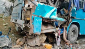 ޕާކިސްތާނުގައި ދުއްވަމުން ދިޔަ ބަހަކަށް ދިން ބޮމުގެ ހަމަލާއެއްގައި 10 މީހަކު މަރުވެއްޖެ