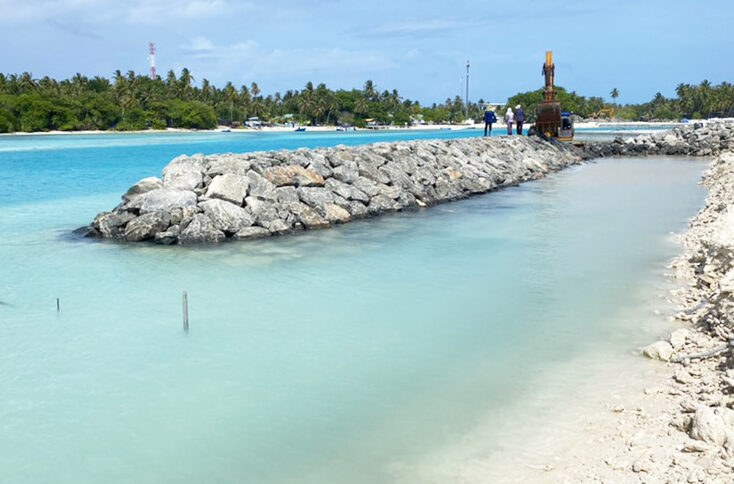 ފުޅަދޫ ބަނދަރުގެ އެއްގަމު ތޮށީގެ މަސައްކަތް ފަށައިފި