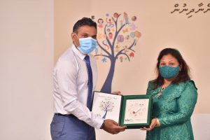 އޯޓިޒަމް ކުދިންނަށް އުނގަންނައި ދިނުމަށް ޚާއްސަ އަތްމަތީ ފޮތެއް ނެރެފި