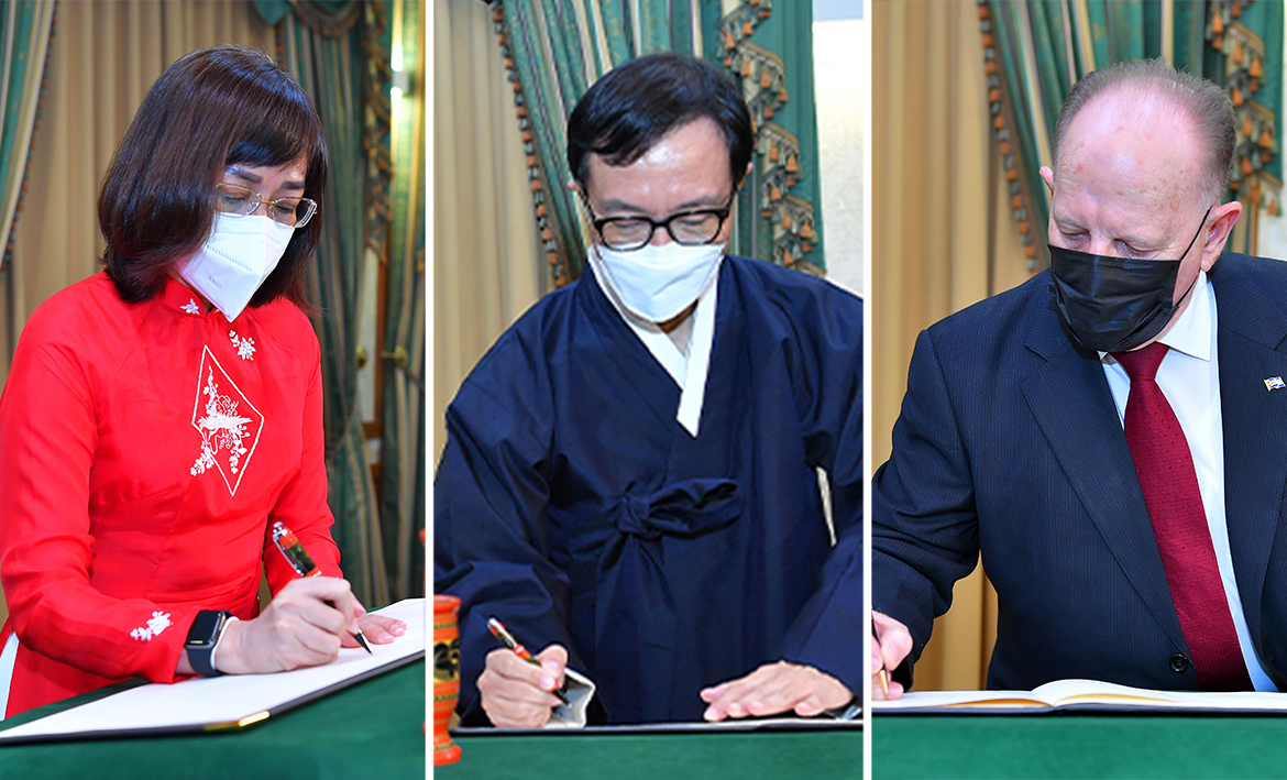 3 ގައުމަކުން ރާއްޖެއަށް ކަނޑައެޅުއްވި ސަފީރުން ރައީސުލްޖުމްހޫރިއްޔާއަށް ފަތްކޮޅު އަރުވައިފި