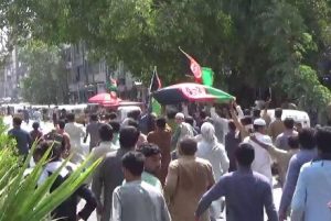 ތާލިބާނުން އަފްއާނިސްތާނުގެ ގައުމީ ދިދަ ބޭނުންކުރުން ހުއްޓާލުމާ ދެކޮޅަށް އެގައުމުގައި މުޒާހިރާ ކުރަން ފަށައިފި