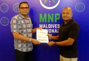 ރޮޒޭނާގެ ކޮއްކޮ ޔާމީން، ނާޒިމް ޕާޓީއަށް!