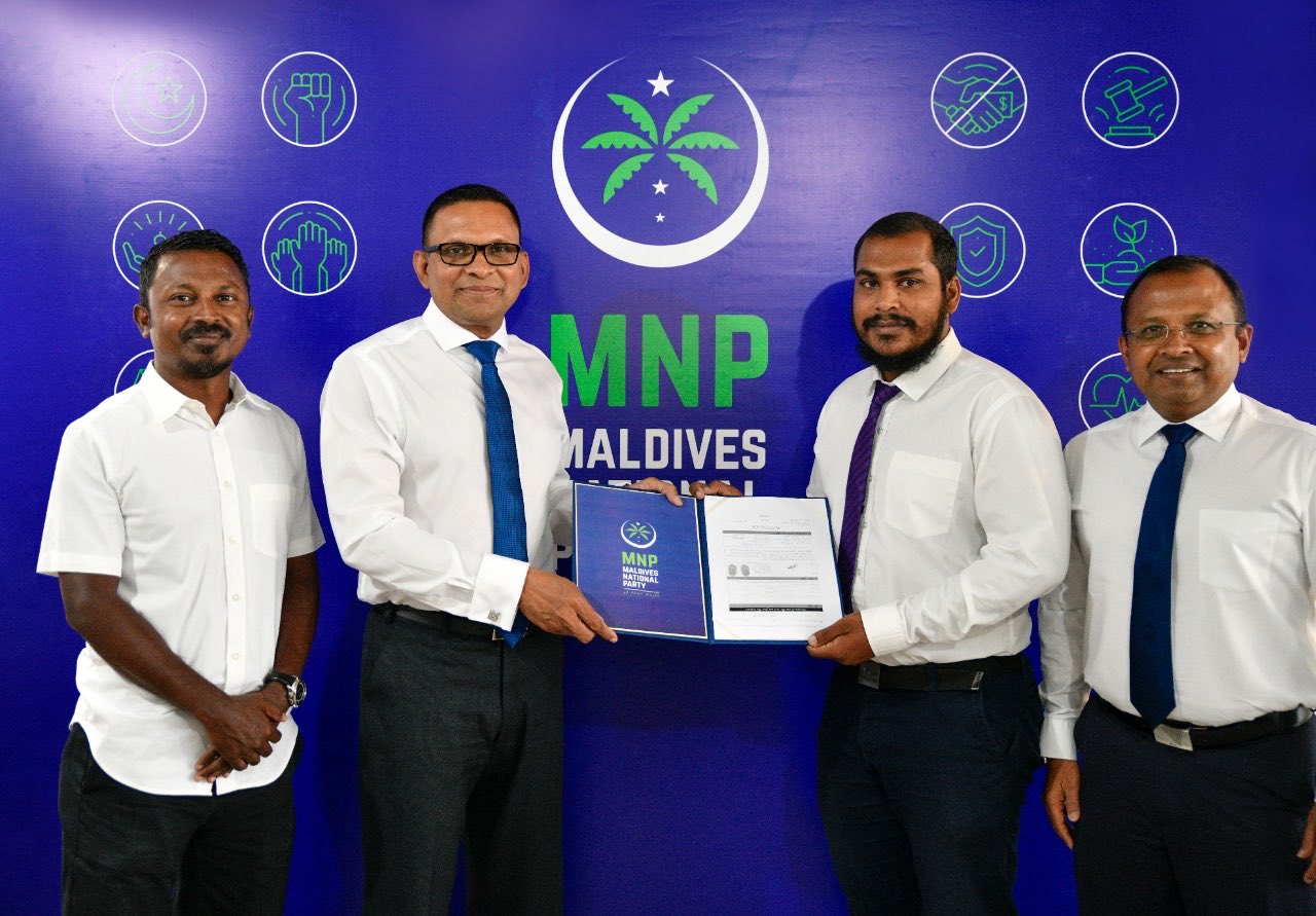 ހިރިލަންދޫ ކައުންސިލް ރައީސް އެމްއެންޕީއާއި ގުޅިވަޑައިގެންފި