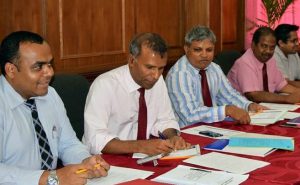ސަރުކާރާއި ދެކޮޅު ކޮމެންޓުތަކާއި، ސިޔާސީ މީހުންނަށް ކޮމެޓް ކުރުން އެމްއެންޔޫއިން މަނާކޮށްފި