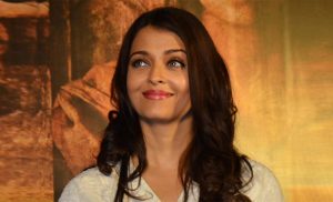 އެތައް ދުވަހަކަށް ފަހު އައިޝްވާރިޔާ މީޑީއާގެ ކުރިމައްޗަށް، ގިނަބަޔަކު ކުރީ މަލާމާތް!