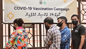 ކޯވިޑް ވެކްސިން ދިނުން ހުއްޓުވުމަށް ވަގުތީ ޢަމުރަކަށް އެދިއްޖެ