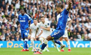 ފަހަތުން އަރައި ލީޑްސް، އެވަޓަން މޮޅުވިނުދީ ހިފަހައްޓައިފި