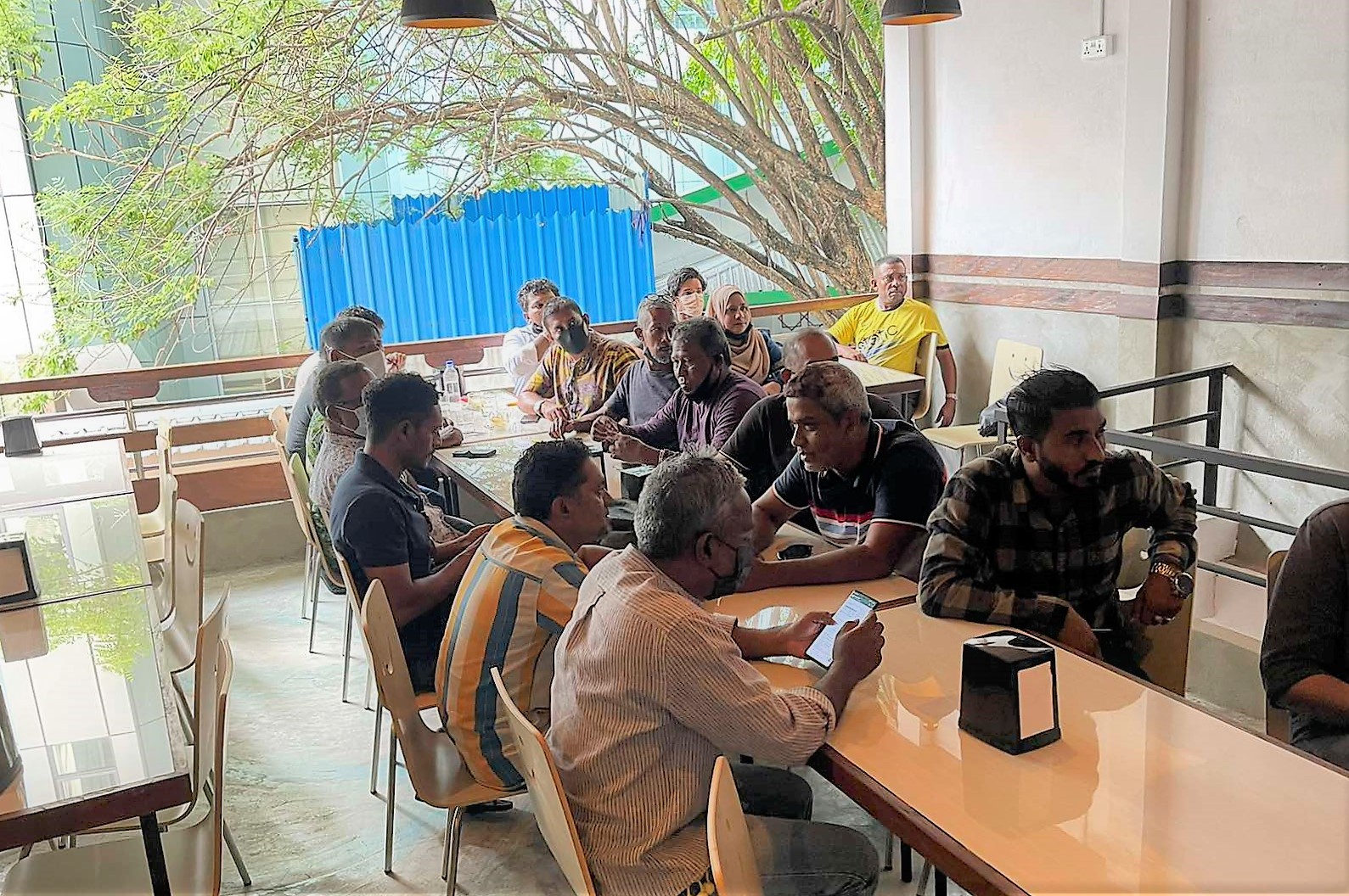 ބަރުލަމާނީ ނިޒާމަށް ތާޢީދު ހޯދުމަށްބޭއްވި ފުރަތަމަ ބައްދަލުވުމަށް ފިނި ތަރުހީބެއް