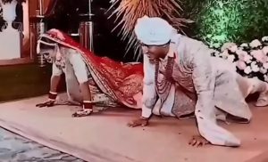 ކައިވެނީގެ ހެދުމުގައި ދެމަފިރިން ކަސްރަތު ކުރާ ވީޑިއޯއަކަށް ބޮޑު ސަމާލުކަމެއް!