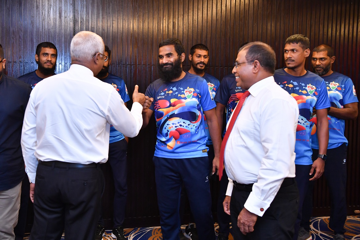 ރައީސުލްޖުމްހޫރިއްޔާ ޤައުމީ ޓީމާއި ބައްދަލު ކުރައްވައި ހިތްވަރު ދެއްވުން