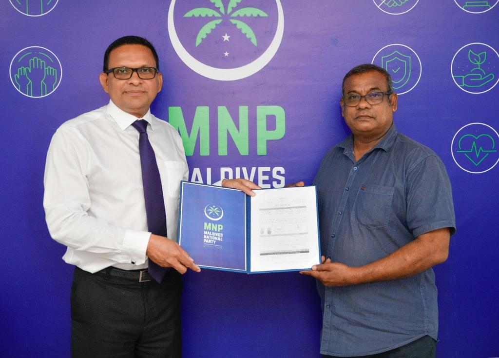 ފޮނަދޫ ކައުންސިލް ކުރީގެ ރައީސްއާއި، ލަވަކިޔުންތެރިޔާ އުމަރު އެމްއެންޕީއަށް