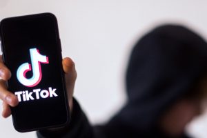 ޓިކްޓޮކްގައި ބަރަހަނާ ވީޑިއޯ އާއްމުކުރި މީހާ ހައްޔަރުކޮށްފި