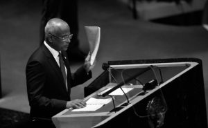 ދިވެހި ތުއްތު ކުދިން އެމަނިކްފާނަށް ލިޔުއްވާފައިވާ ސިޓީތައް އާންމު މަޖިލިހުގައި ރައީސް ދައްކަވާލައްވައިފި