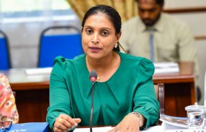 ފޮތްތަކުގައި ޤުރުއާނުގެ އާޔަތްތައް ނުބައިކޮށް، ގިނަބައެއްގެ ކަންބޮޑުވުން!