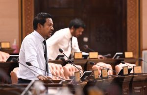 ފުލުފުލުގައި ބޮމުގެ އިންޒާރު ދެމުންދާއިރު، ސަރުކާރު ހިމޭނުން އޮންނާތީ ކަންބޮޑުވޭ: އިންތި