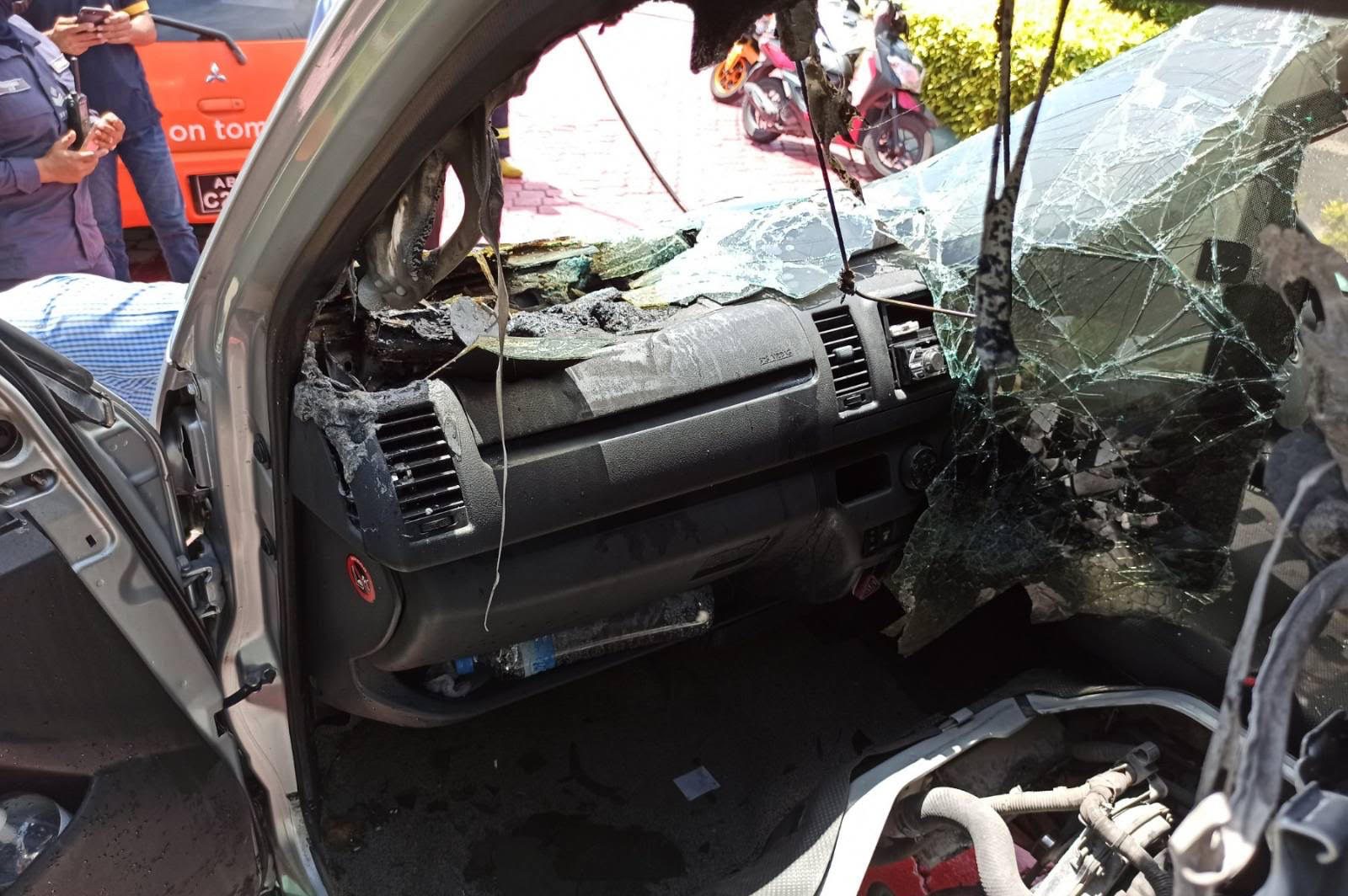 ދަރުބާރުގެ ކަރީގައި އޮތް ވޭނެއްގައި އަލިފާނުގެ ހާދިސާއެއް ހިނގައިފި