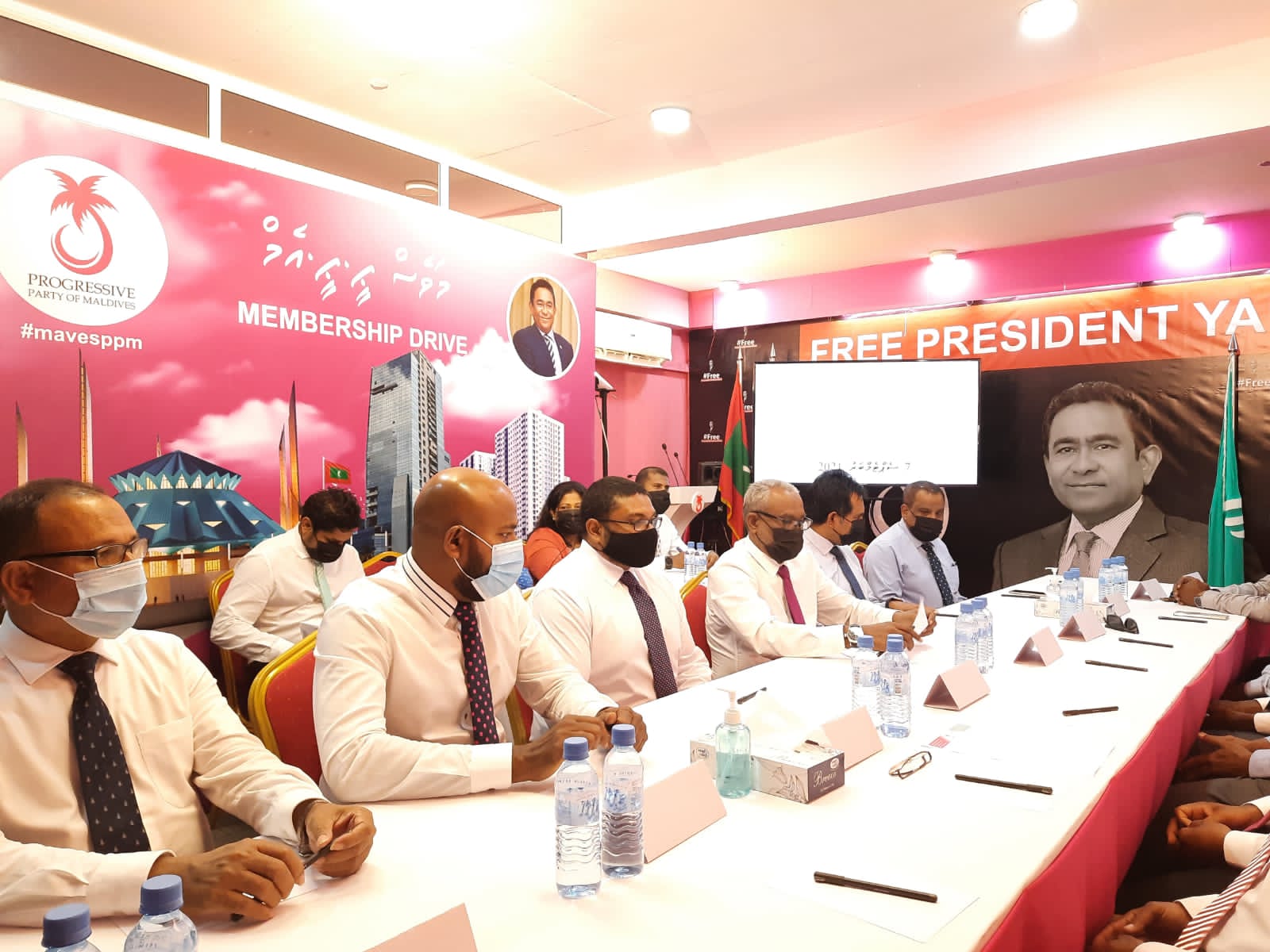 މާލޭގައި ތިއްބެވި ޕީޕީއެމް ކައުންސިލްތަކުގެ ރައީސުންނާއި، ލީޑަރޝިޕުން ބައްދަލުކޮށްފި
