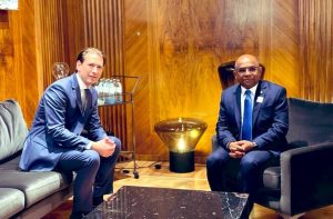 ޝާހިދު އޮސްޓްރިއާ ސަރުކާރުގެ އިސްވެރިންނާއި ބައްދަލު ކުރައްވައިފި