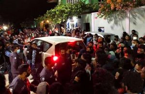 އައްޑޫ މުޒާހަރާ ބާރުގެ ބޭނުންކޮށް ރޫޅާލިއިރު، ބައެއް މީހުންނަށް އެކިވަރުގެ އަނިޔާ!