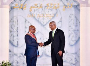 ދިވެހި ދައުލަތުގެ އެންމެ މަތީ ޢިއްޒަތުގެ ލަޤަބު ޝާހިދަށް އަރުއްވައިފި