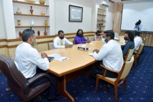 ދަނބިދޫ ރައްޔިތުންގެ ކަންބޮޑުވުންތައް ނާއިބް ރައީސާއި ހިއްސާ ކުރައްވައިފި