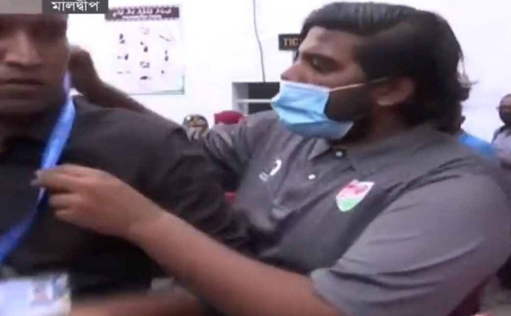 ރިޕޯޓަރުގެ ފާސް ނެގި މައްސަލާގައި ބައްސާމް މަޢާފަށް އެދިއްޖެ