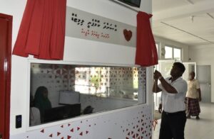 ކުޅުދުއްފުއްޓާއި، އައްޑޫގައި އާސަންދައިގެ ޑެސްކެއް