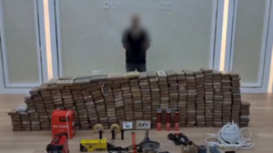 ދުބާއިއަށް އެތެރެކުރަން އުޅުނު 500 ކިލޯގެ ކޮކެއިން އަތުލައިގެންފި