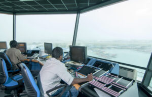 އެއާ ޓްރެފިކް މުވައްޒަފުންގެ ގިނަ ކަންބޮޑުވުންތަކެއް އެކުލެވޭ ޕެޓިޝަނެއް