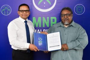 ތައުލީމީ ދާއިރާއަށް ގިނަ ޚިދުމަތްތަކެއް ކޮށްދެއްވާފައިވާ އޮގަރު ވަހީދު އެމްއެންޕީއާއި ގުޅިއްޖެ