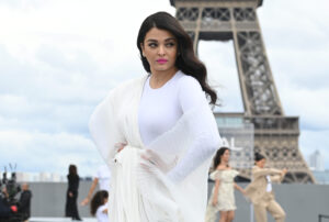 ޕެރިސް ފެޝަން ވީކްގައި އައިޝްވާރިޔާގެ ޖާދޫ!