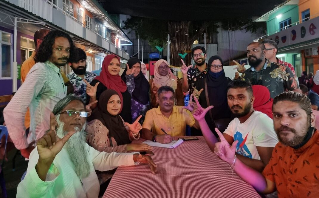 ގައިޑެންސް އައްބާސްގެ ސޮޔާއިއެކު، ބަރުލަމާނީ މެމްބަރުންގެ އަދަދު 55 އަށް