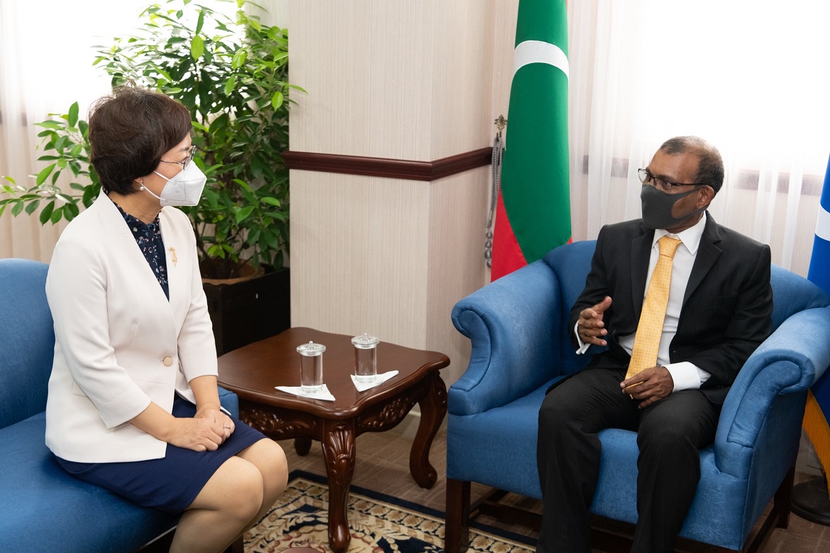 ޗައިނާ ސަފީރު މަޖިލިސް ރައީސް ނަޝީދާ ބައްދަލުކުރައްވައިފި