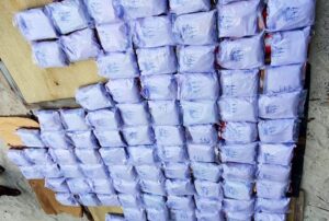 ރާއްޖެއައި ޕާކިސްތާނުގެ ފަސިންޖަރެއްގެ ލަގެޖުން 4.98 ކިލޯގެ މަސްތުވާތަކެތި އަތުލައިގެންފި