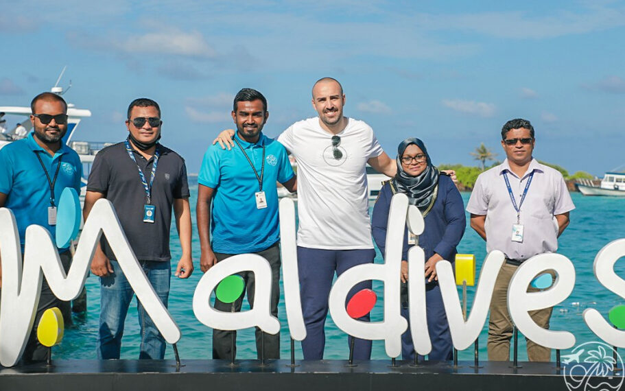 ބޯޑަރ މައިލްސްގެ ބްރޭންޑް އެންބެސެޑަރ އެންރިކޭ ރާއްޖެ އަތުވެއްޖެ