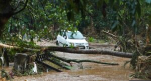 ދެކުނު އިންޑިއާގެ ސިޓީތަކުގައި ފެންބޮޑުވެ، ކޯރުތައް ބަންޑުންވުމުގެ ސަބަބުން 26 މީހުން މަރުވެއްޖެ