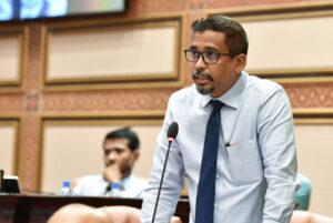 އަޅުގަނޑުގެ ހުށަހެޅުމަކީ "އިއްޒަތްތެރި" ނުކިޔައި ދާއިރާގެ މެމްބަރު ކިޔުން: އިކްރާމް