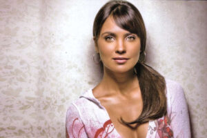 ލާރާ އާއި ފިރިމީހާ އެކަކު އަނެކަކަށް ވީ ވަޢުދު!