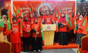 އައްނަ ހުކުރު ދުވަހުވެސް މިނިވަންކަމުގެ ހިނގާލުމެއް ބާއްވަނީ