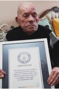 ދުނިޔޭގައި މިވަގުތުހުރި އެންމެ އުމުރުންދުވަސްވީ ފިރިހެނެއްގެ ގޮތުގައި ސްޕެއިން މީހަކަށް ދުނިޔޭގެ ރެކޯޑު ފޮތުން ޖާގަދީފި