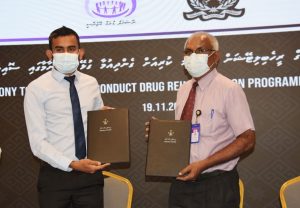 ޖަލުތަކުގައި ޑްރަގް ރިހެބިލިޓޭޝަން ޕްރޮގްރާމް ހިންގުމަށް އެއްބަސްވުމެއްގައި ސޮއިކޮށްފި