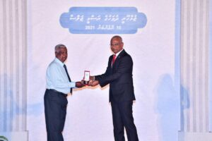 ދައުލަތަށް ޚިދުމަތް ކުރުމުގެ އިނާމު 117 ބޭފުޅަކަށް