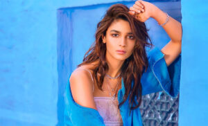 އާލިއާ ބަޓް ހޮލީވުޑަށް؟