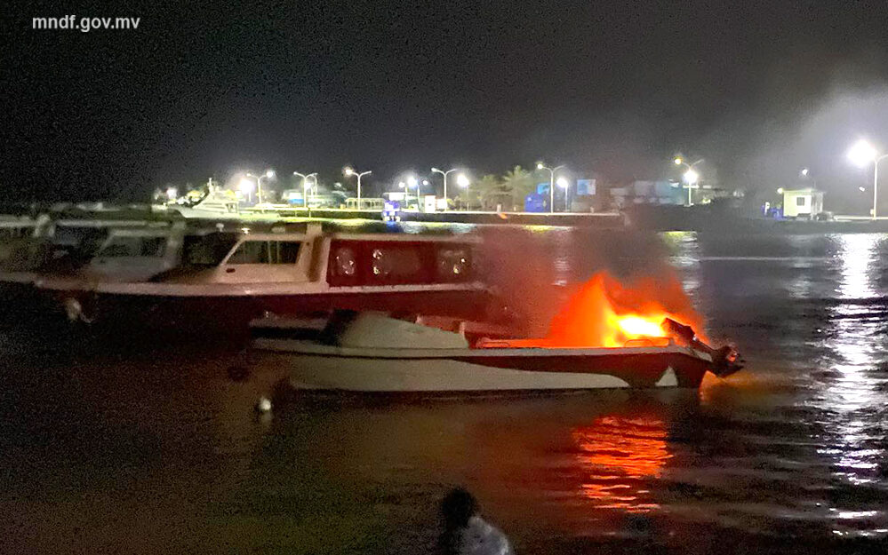 ކުޅުދުއްފުށީ ފަޅުތެރޭ އޮތް ޑިންގީއެއްގައި ރޯވި އަލިފާން ނިއްވާލައިފި