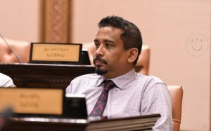 ނޫސްތަކުން ޚަބަރު ލިޔާއިރު އަބަދު އެއްފޮޓޯއެއް ބޭނުން ނުކުރުމަށް އިކުރާމް އެދިއްޖެ!